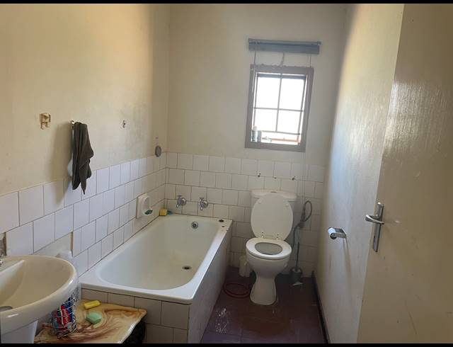 2 BEDROOM FREEHOLD FOR SALE IN MABOPANE  UNIT U